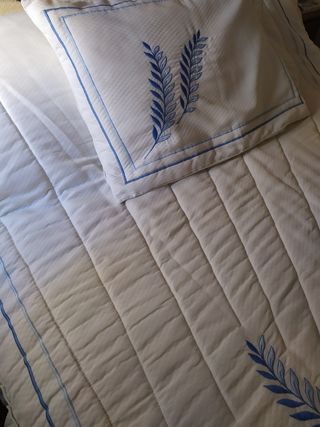 Edredón colcha con cojínes
