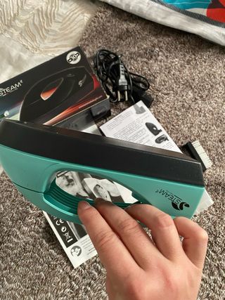 Plancha de viaje para la ropa