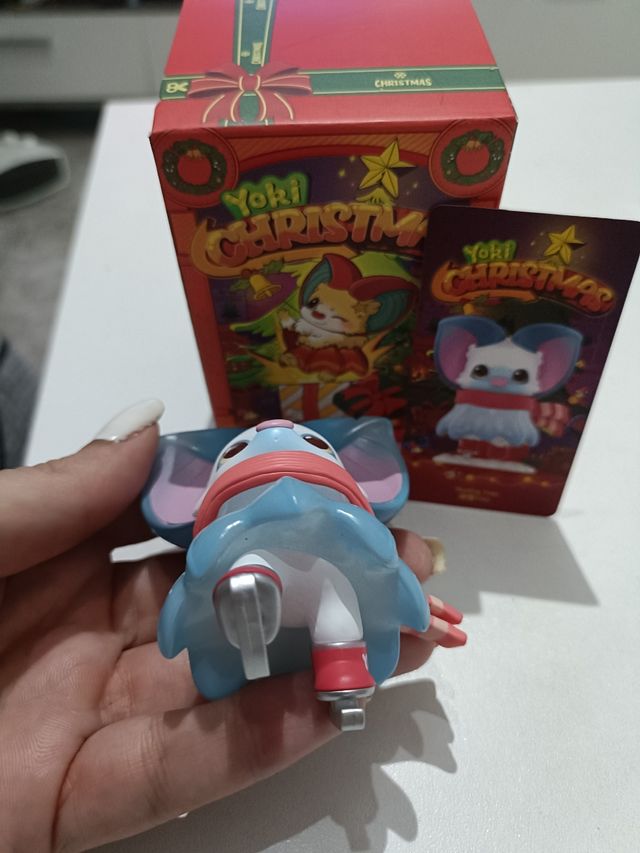 Yoki Christmas popmart
