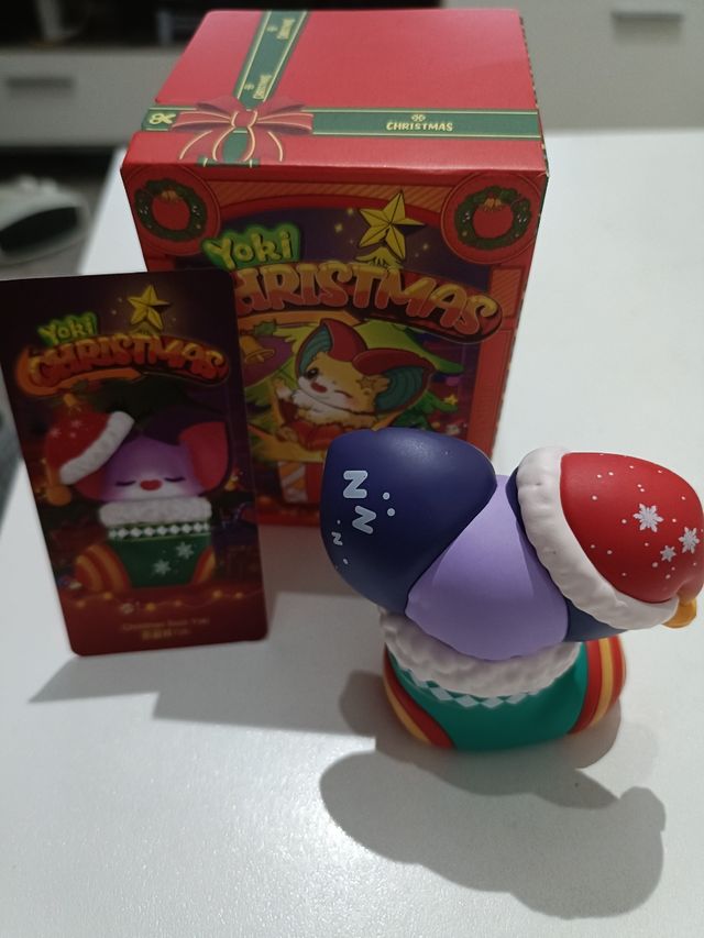 Yoki Christmas popmart