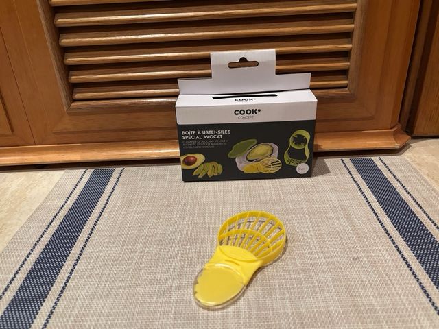 CORTADOR Y CONTENEDOR DE AGUACATES