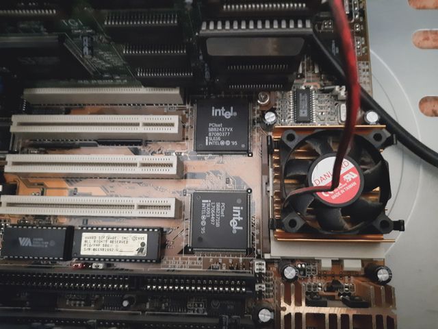 ORDENADOR VINTAGE PENTIUM