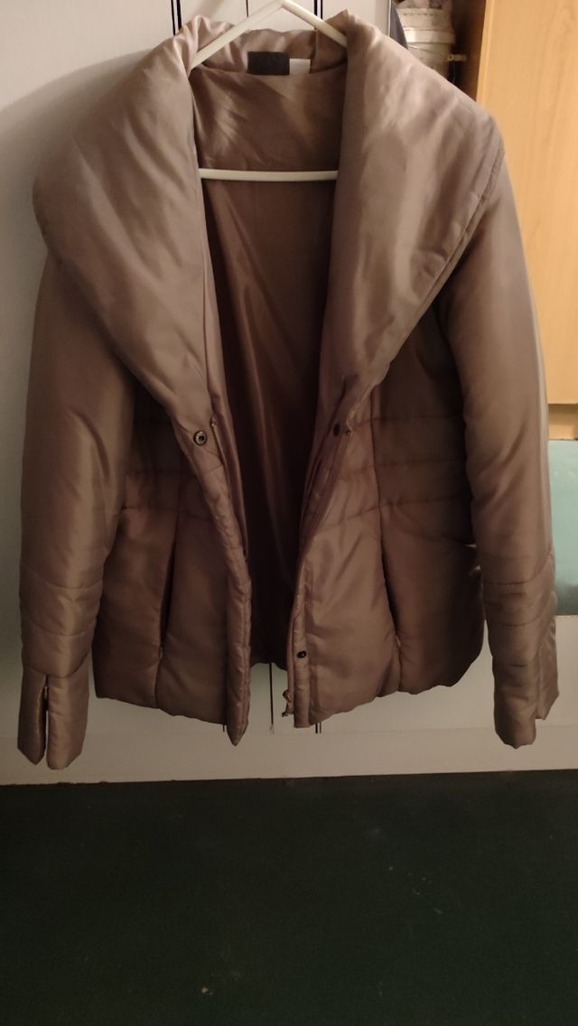 Chaqueta de plumas beige
