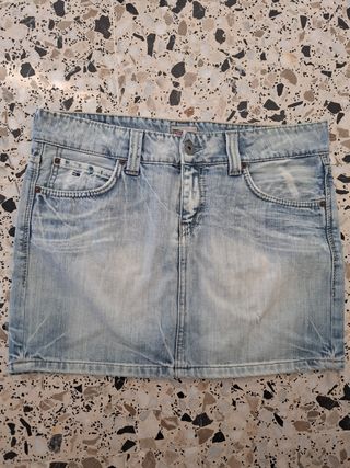 Mini falda vaquera de Tommy Hilfiger