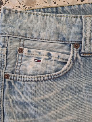 Mini falda vaquera de Tommy Hilfiger