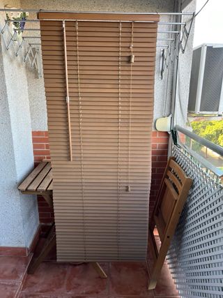 Persiana de madera nueva