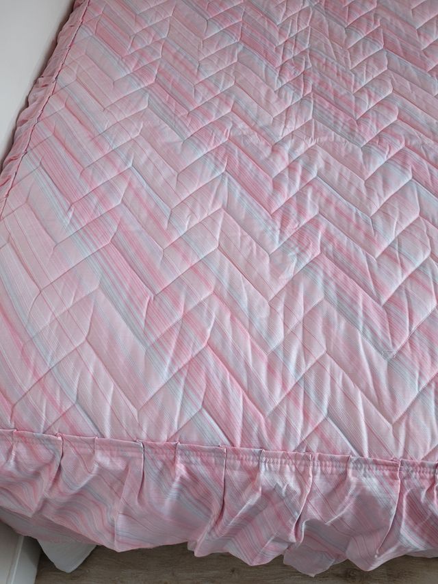 Edredón volantes 90 rosa dos iguales