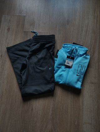 Chándal niña Nike. Talla M