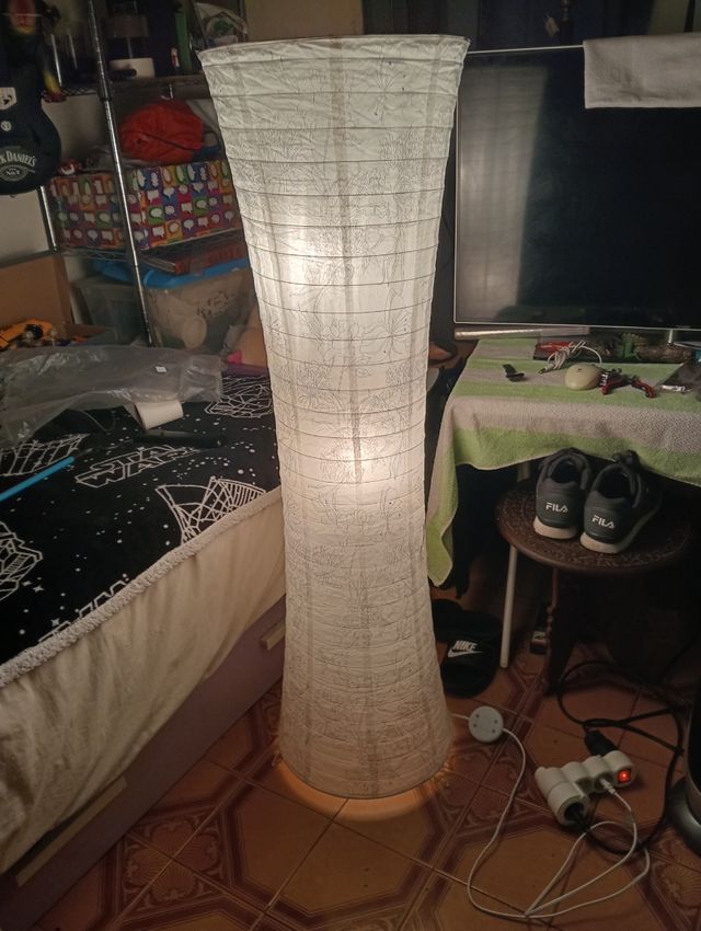 Lampara de pie de papel japones