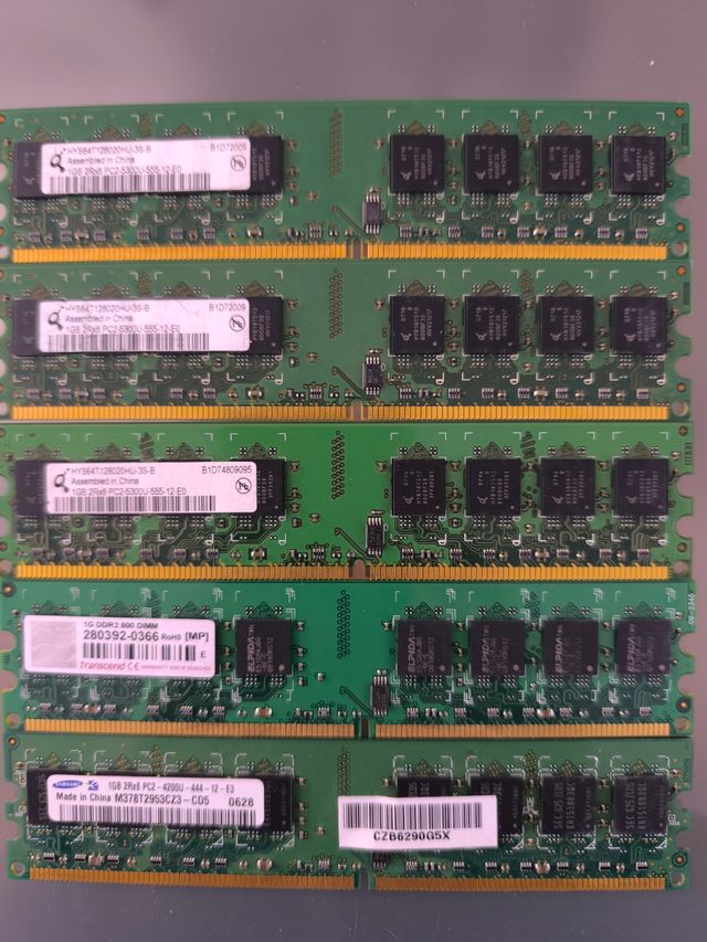 Confezione di schede di memoria RAM da 512 MB e 1 GB