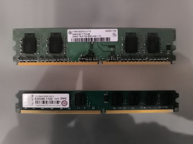 Confezione di schede di memoria RAM da 512 MB e 1 GB