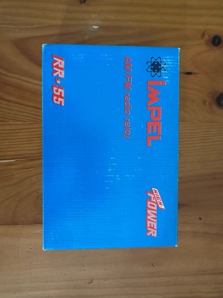 Radio FM digital despertador / admite pilas.