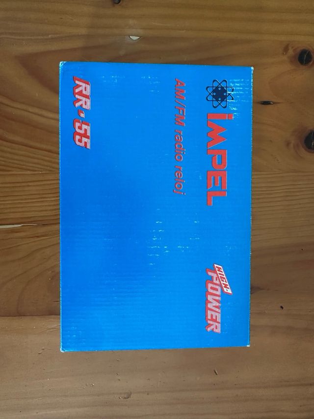 Radio FM digital despertador / admite pilas.