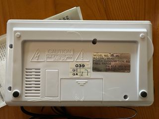 Radio FM digital despertador / admite pilas.