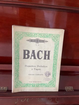 Libro piano Bach