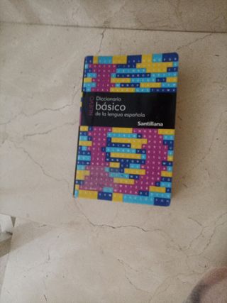 NUEVO DICCIONARIO BASICO DE LA LENGUA ESPAÑOLA (Spanish Edition)