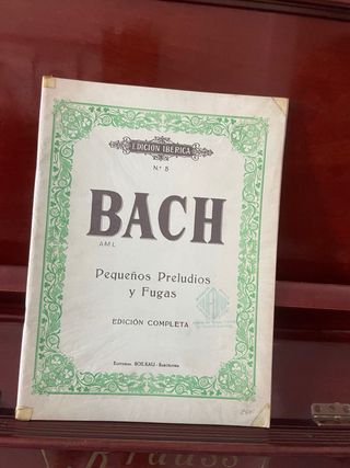 Libro piano Bach