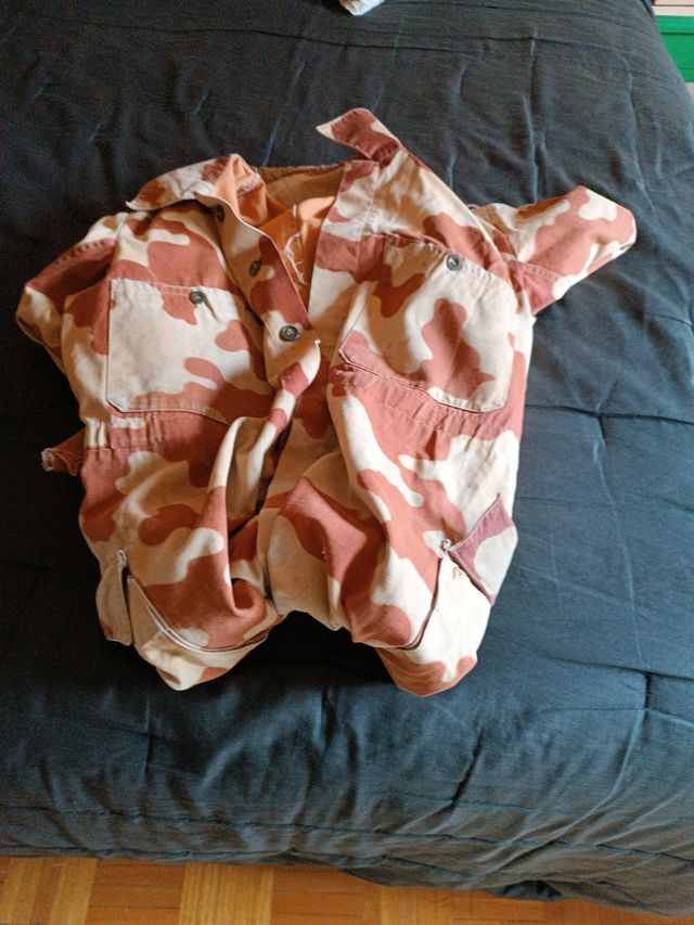 Mono camuflaje militar 