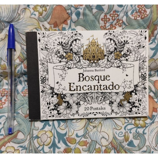 Bosque encantado para colorear. Postales