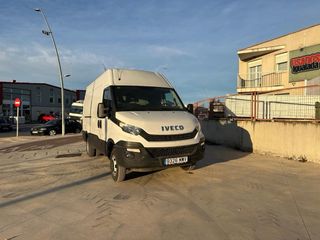 Iveco Daily 2017 con grua
