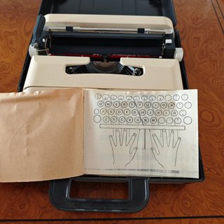 Máquina de escribir olivetti LETTERA 35