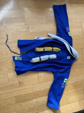 Traje de judo y cinturones