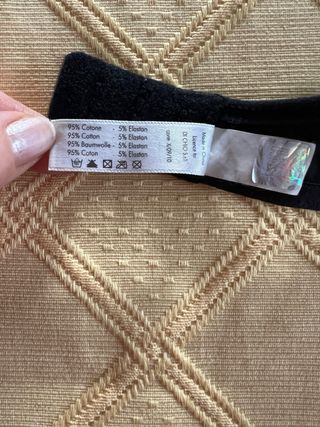 Reggiseno nero con scritte firmato Enrico Coveri