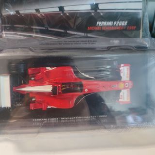 Ferrari F2002 1:24 + Casco 1:5 Schumacher F1