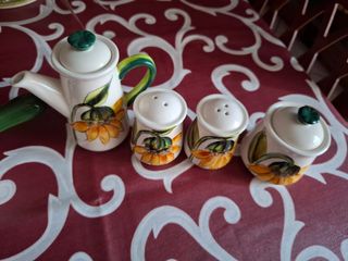 Set ceramica 5 pezzi con girasole,zuccheriera, te