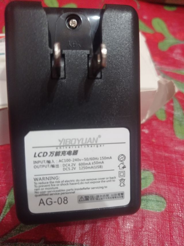 Cargador de baterías universal