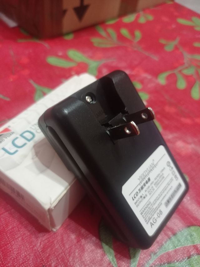 Cargador de baterías universal
