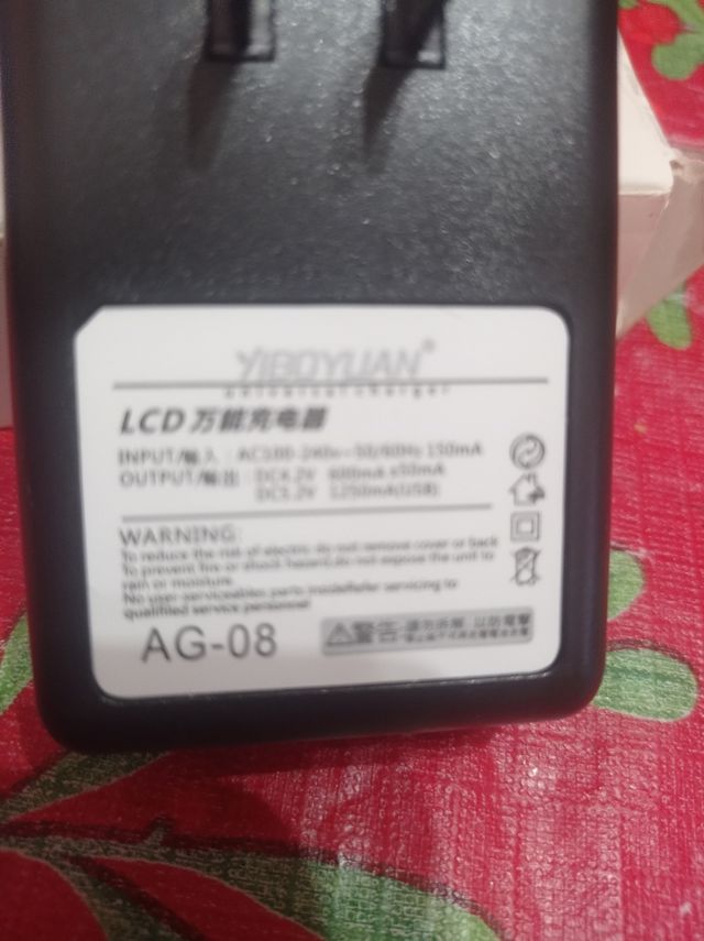 Cargador de baterías universal