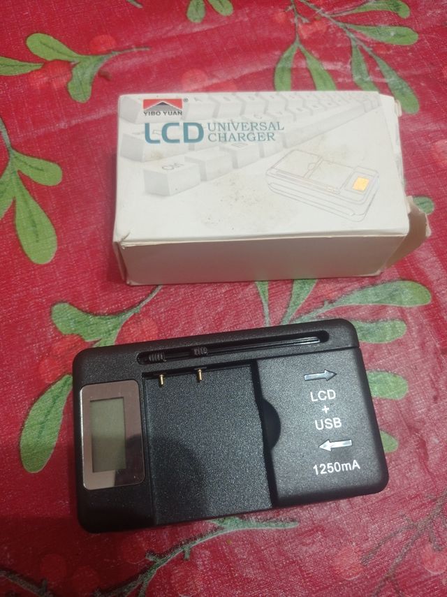 Cargador de baterías universal