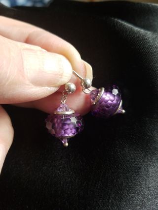 Preciosos pendientes en plata y piedras