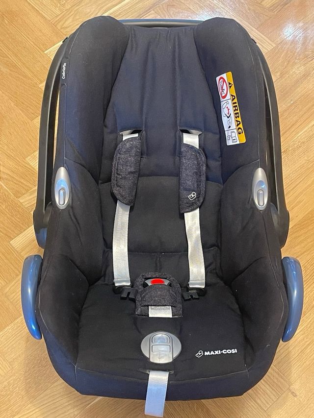 Maxi cosi y funda de walking mum de segunda mano por 30 EUR en San