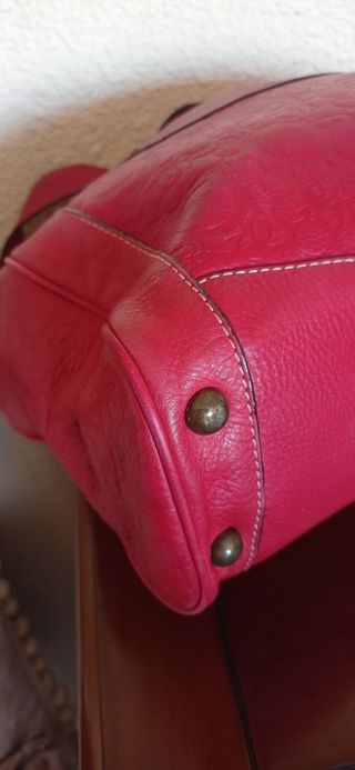 Bolso de piel rojo de PURIFICACIÓN GARCÍA