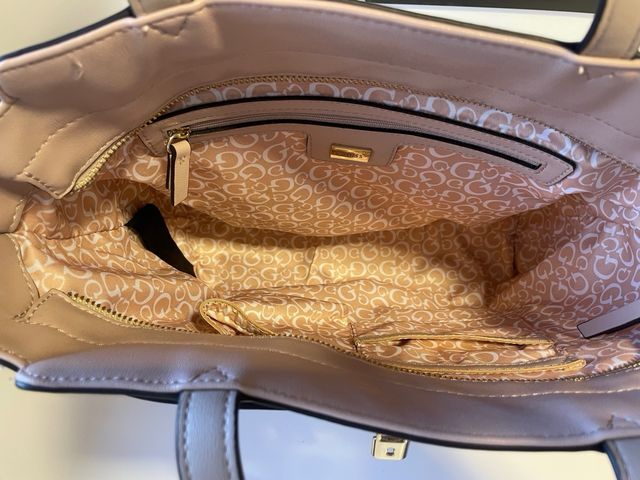 Bolso de hombro Guess color rosa