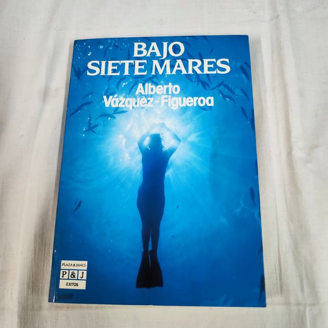 Bajo siete mares (Plaza & Janés Exitos) (Spanish Edition)