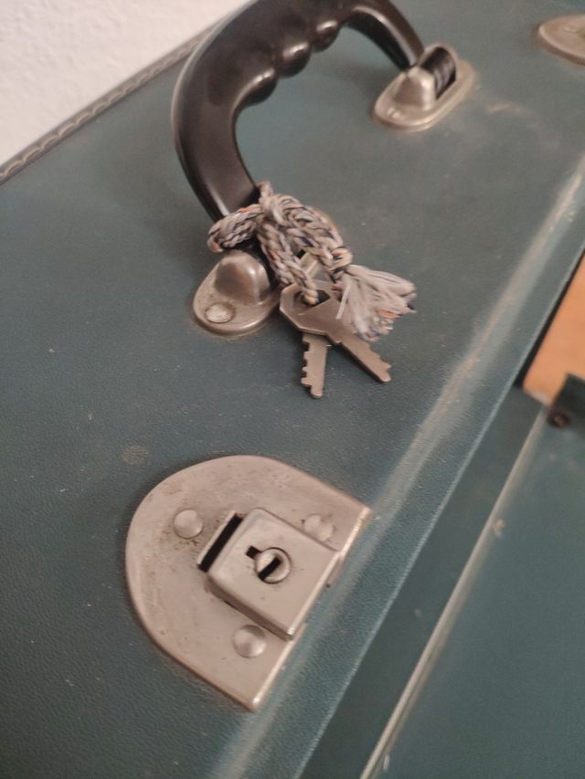 MALETA PERTENECIENTE A MAQUINA DE COSER