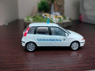 Modellino fiat punto Gendarmeria