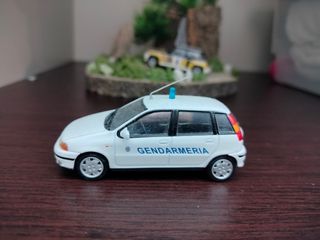 Modellino fiat punto Gendarmeria