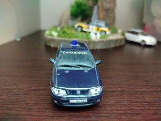 Fiat punto carabinieri 1/43