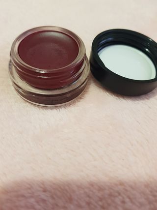 Paint Pot Mac. Tono Currant Affair.