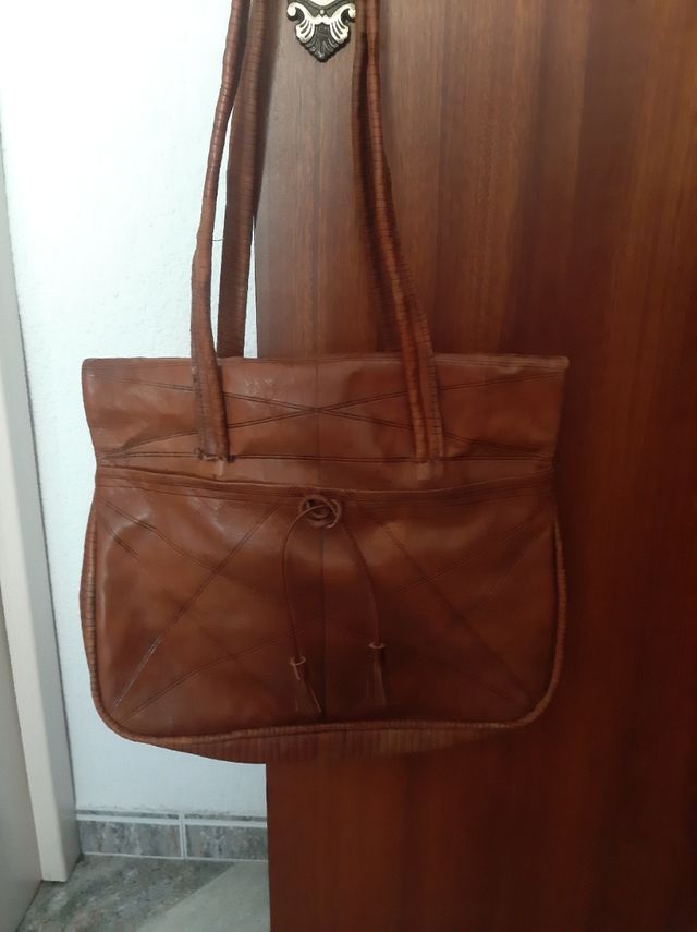 Bolso de cuero muy bonito
