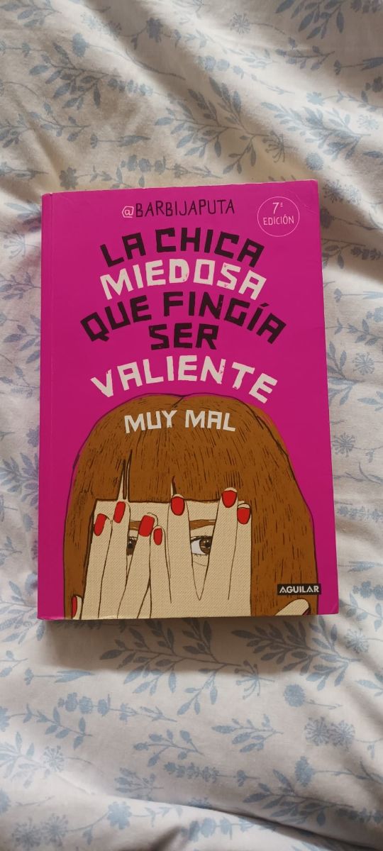 La chica miedosa que fingía ser valiente muy mal