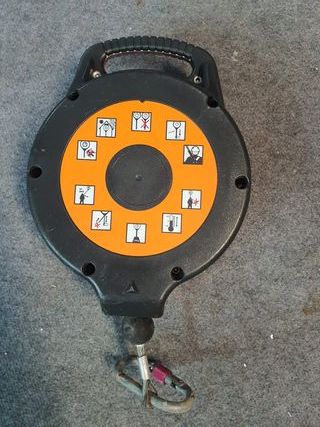 Bloqueo retractil con cable de acero