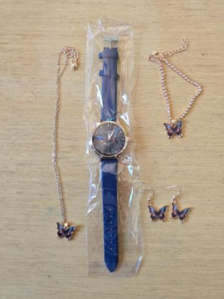 Hermoso Reloj con complementos