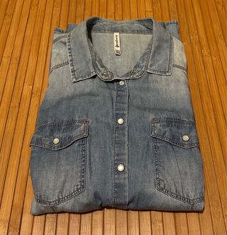 Camisa vaquera “Stradivarius”