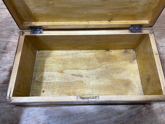 Scatola in legno intarsiato