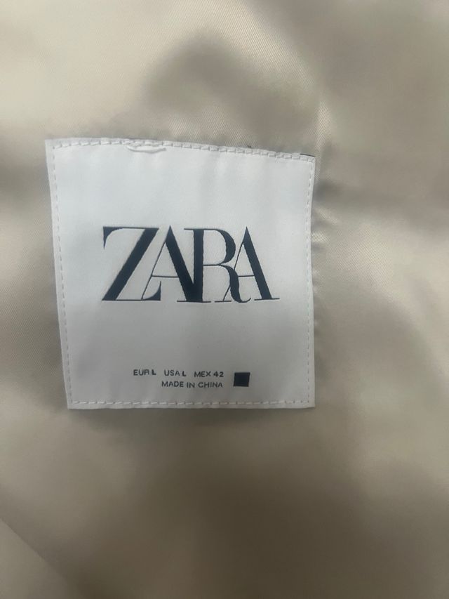 Abrigo color blanco roto de Zara